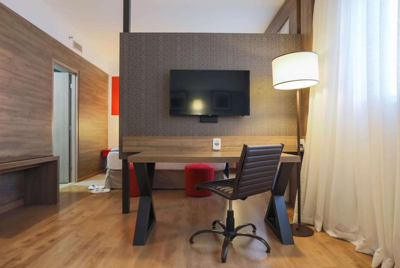 Hotel Tryp By Wyndham Ribeirão Preto Exterior foto A room at the hotel