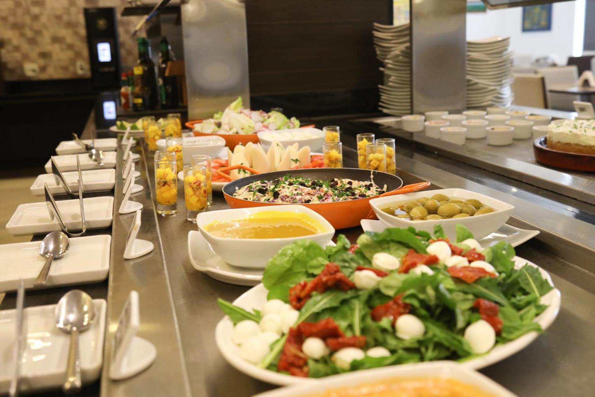 Hotel Tryp By Wyndham Ribeirão Preto Exterior foto A salad bar